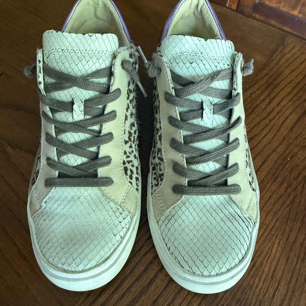 Stylish Women's Sneakers in Cream and Gray